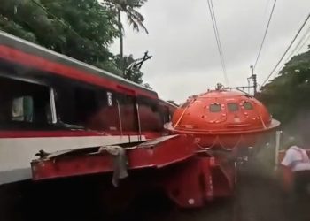 Kontener Tertubruk KA Bandara, Sopir Dan Kernet Selamat