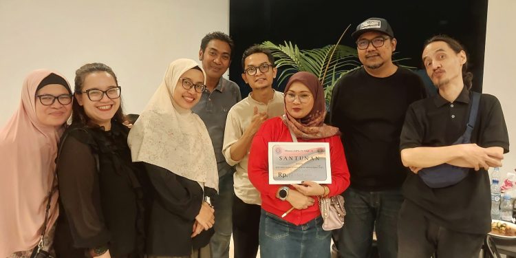 SMPN 73 Angkatan “91” Berikan Santunan Duka Untuk Keluarga Alumni