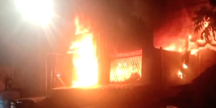 Warteg Dan Toko Fhotocopy di Manggarai Ludes Terbakar