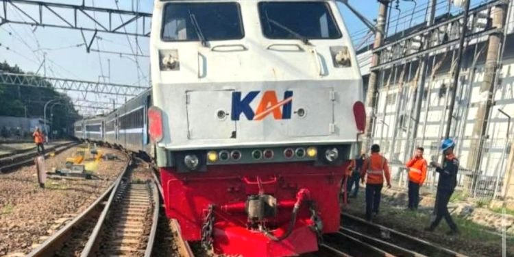KA Anjlok di Stasiun Pasar Senen, Sejumlah Perjalanan KA Jarak Jauh Mengalami Keterlambatan