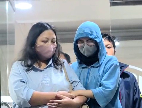 Diperiksa Siber Polda Metro Jaya Terkait Berita Hoaks,Model AWS Menangis di Depan Wartawan.