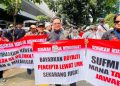 Tuntut Dibubarkan LMKN,Ratusan Musisi dan Pencipta Lagu Kepung Kantor Kementrian Hukum