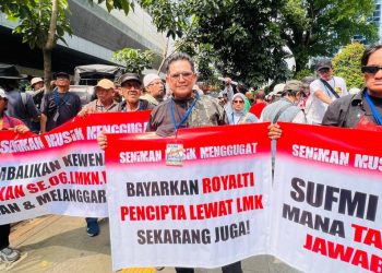 Tuntut Dibubarkan LMKN,Ratusan Musisi dan Pencipta Lagu Kepung Kantor Kementrian Hukum