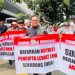 Tuntut Dibubarkan LMKN,Ratusan Musisi dan Pencipta Lagu Kepung Kantor Kementrian Hukum