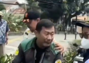 Motor Diangkut,Driver Ojol Memohon Pada Petugas