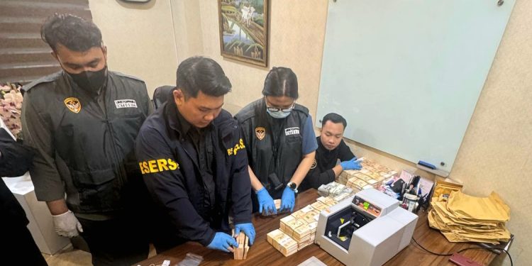 Usut Dugaan Kasus Korupsi Batubara di PLN,Polisi Geledah Cafe Dan Money Changer