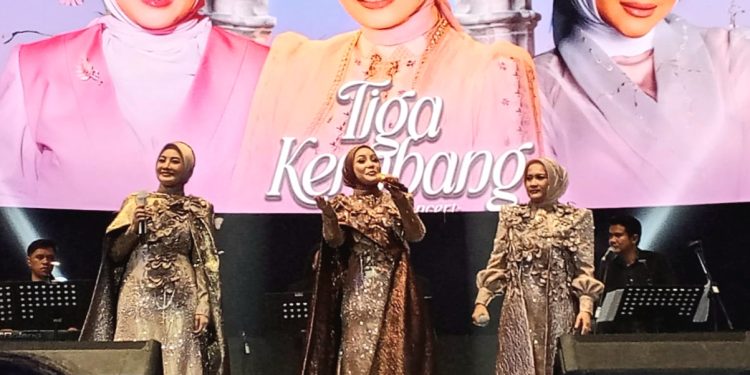 3 Diva Dangdut Bius Ratusan Penonton di Konser 3 Kembang Balai Sarbini