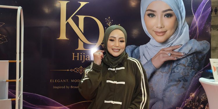 Hadirkan Brand KD Hijab,Pedangdut Kristina Rambah Dunia Fashion