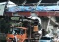 Truk Angkut Crane Tersangkut di JPO Tendean