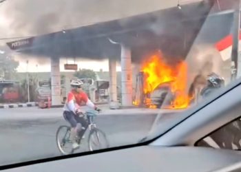Korsleting Listrik,Angkot Alami Kebakaran di SPBU